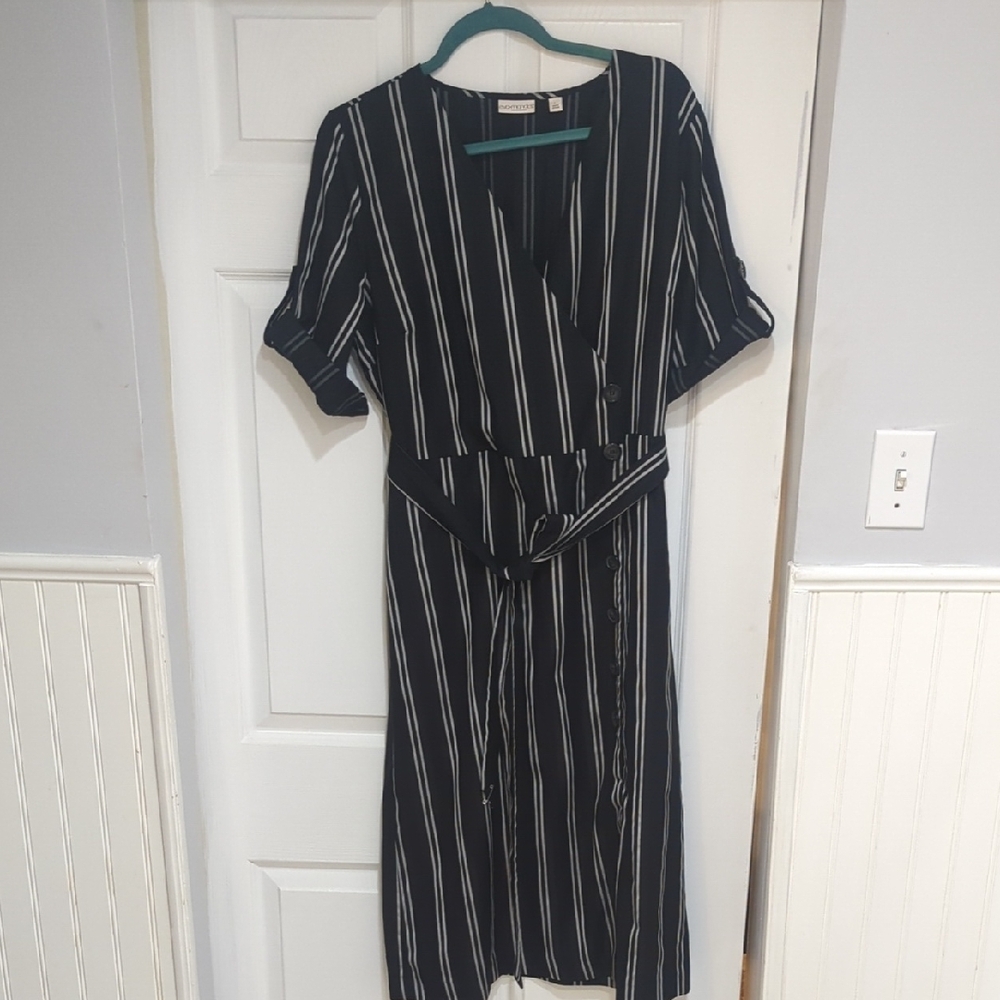 New York & Company Black and White Wrap Midi Dress